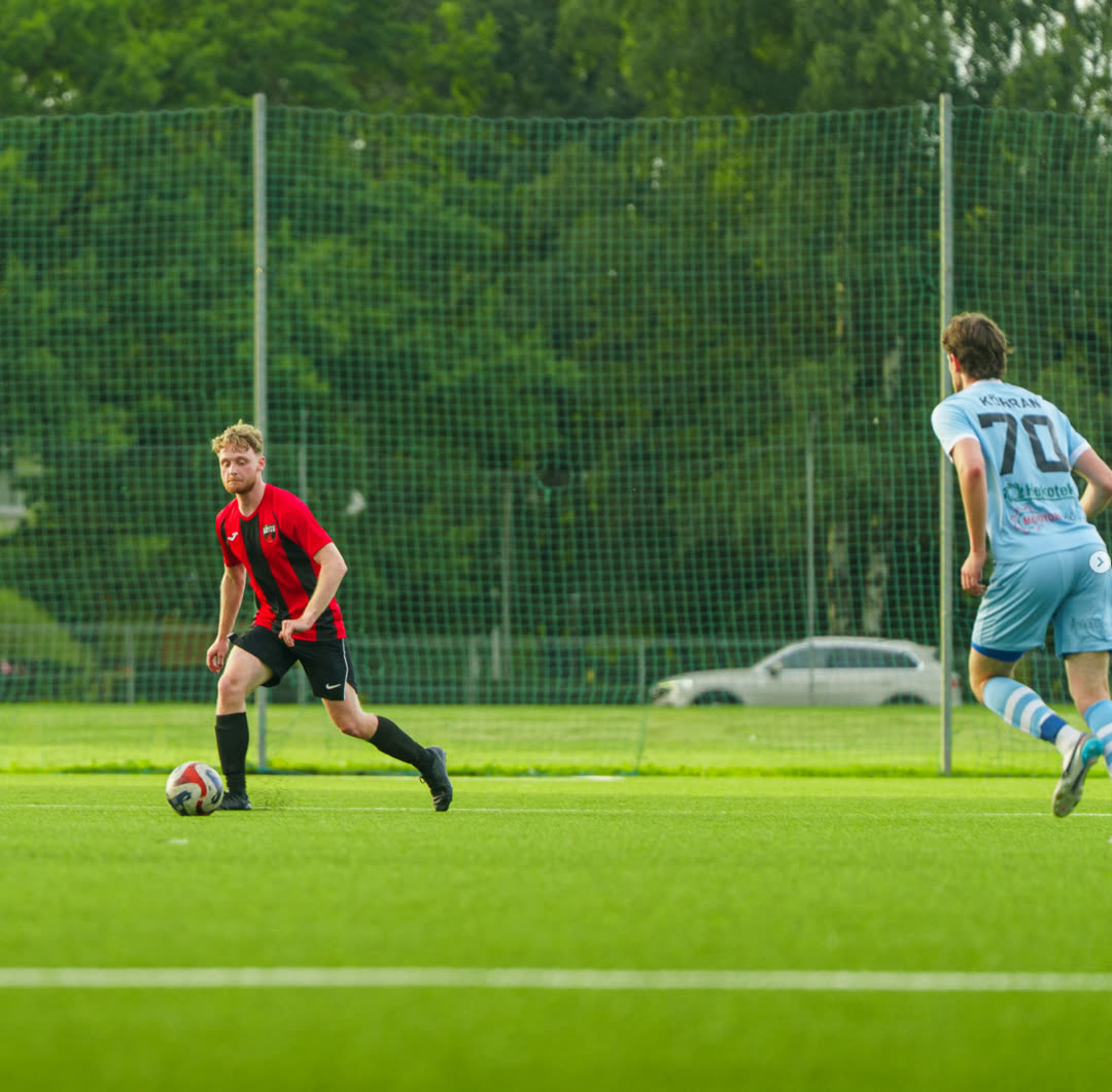 Lähte Unitedi mängija palliga mängus